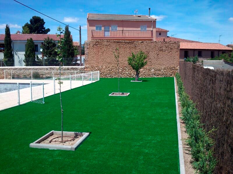 En Augusta Jardín instalamos césped artificial en todo tipo de